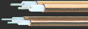 Ligne coaxiale semi-rigide avec un fil à l’intérieur, un tube à l’extérieur et un isolant continu entre les deux.