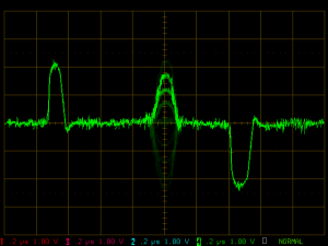 Sortie du détecteur de phase sur un écran d’oscilloscope. 
(Cliquer pour agrandir : 640·480px = 51 kilooctets)