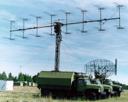 Radar utilisant un groupe d’antennes Yagi-Uda 
(Cliquer pour agrandir : 700·560px = 85 kilooctets)